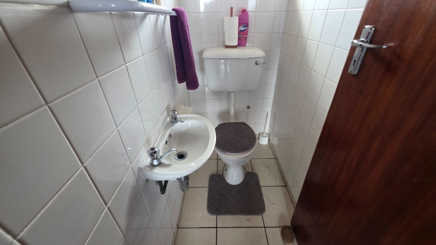 6 Bedroom Property for Sale in Dana Bay Western Cape